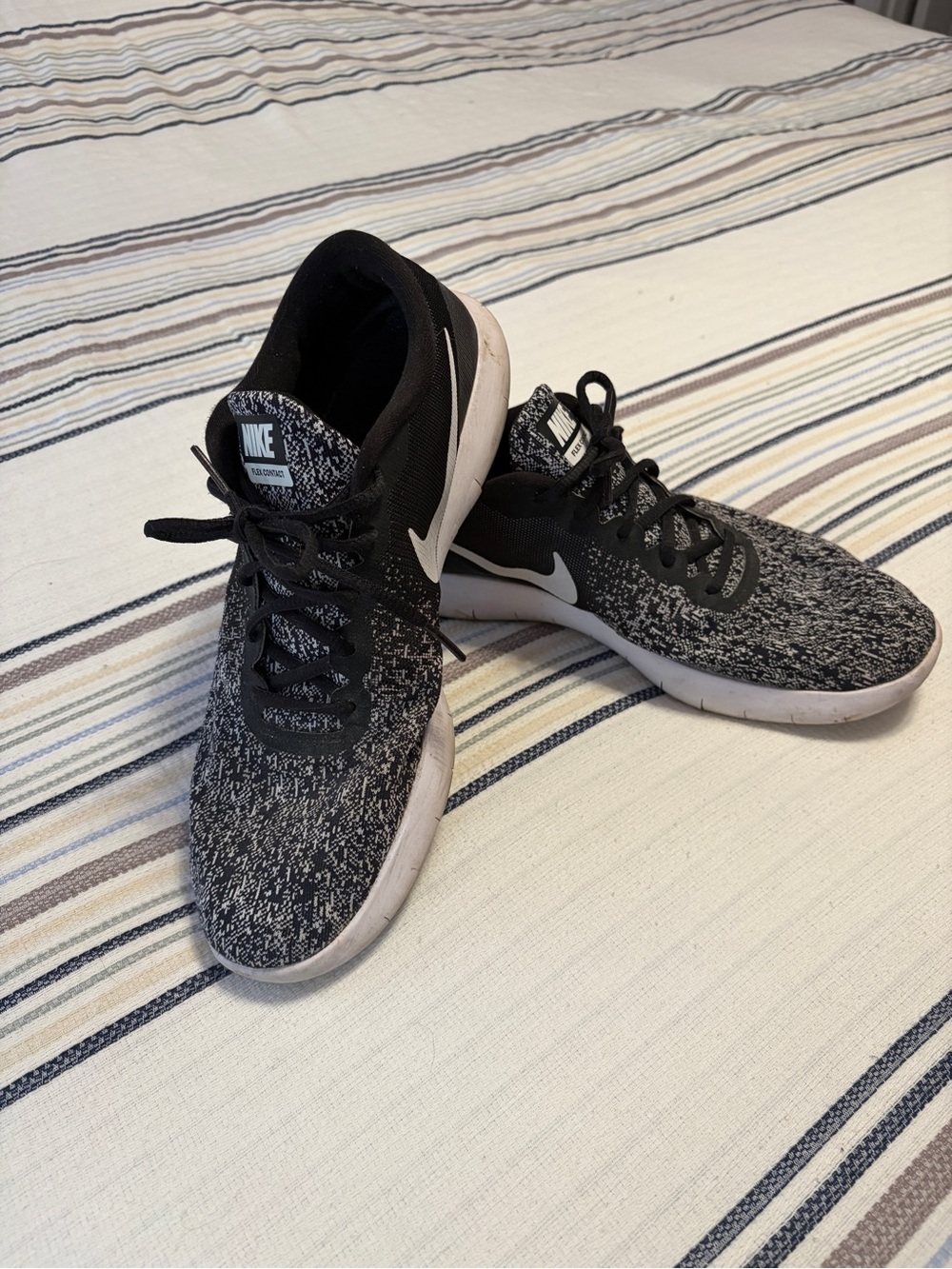***Nike Men's Black and White Knit Sneakers***